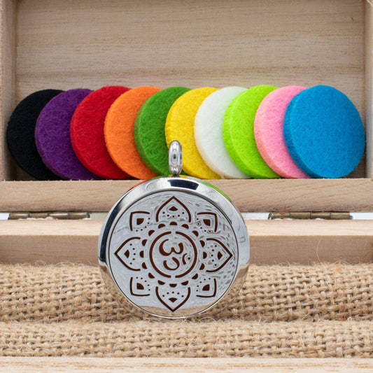 A.M.A.D.O Aroma-Anhänger "Om" - Ätherisches Öl Duft Diffusor Kette edel - AMADO-SelfCare