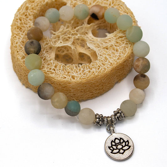 A.M.A.D.O Armband mit Perlen aus Amazonit und Motivanhänger - AMADO-SelfCare