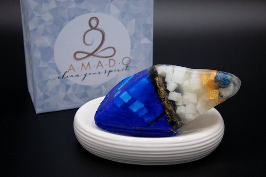 AMADO Edelsteinseife / Kristallseife „Lapislazuli“ - ein besonderes Geschenk - 150g - AMADO-SelfCare